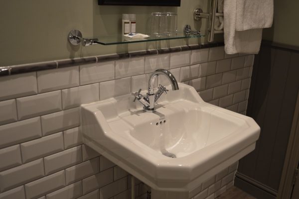 Burlington basin & pedestal in a bathroom setting